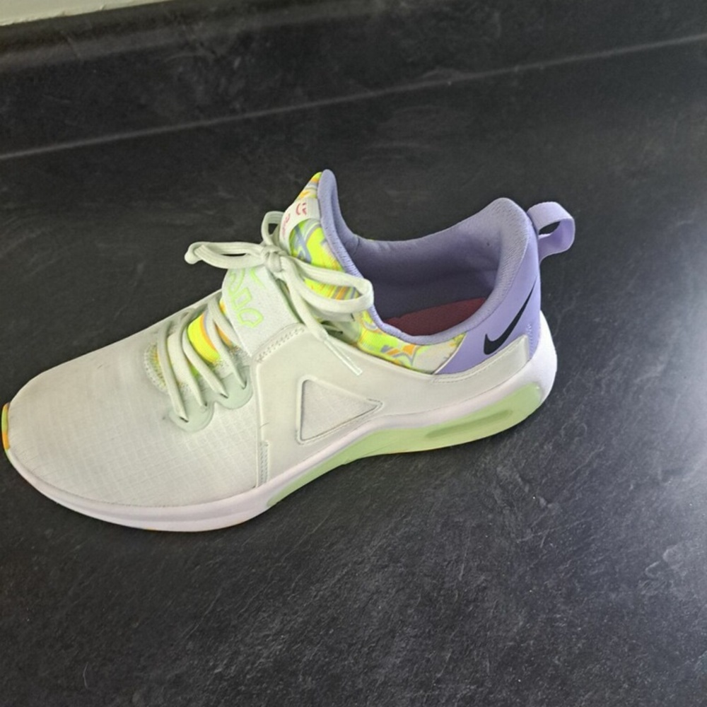 Woman’s Nike Air Max Bella TR5 - Picture 3 of 4
